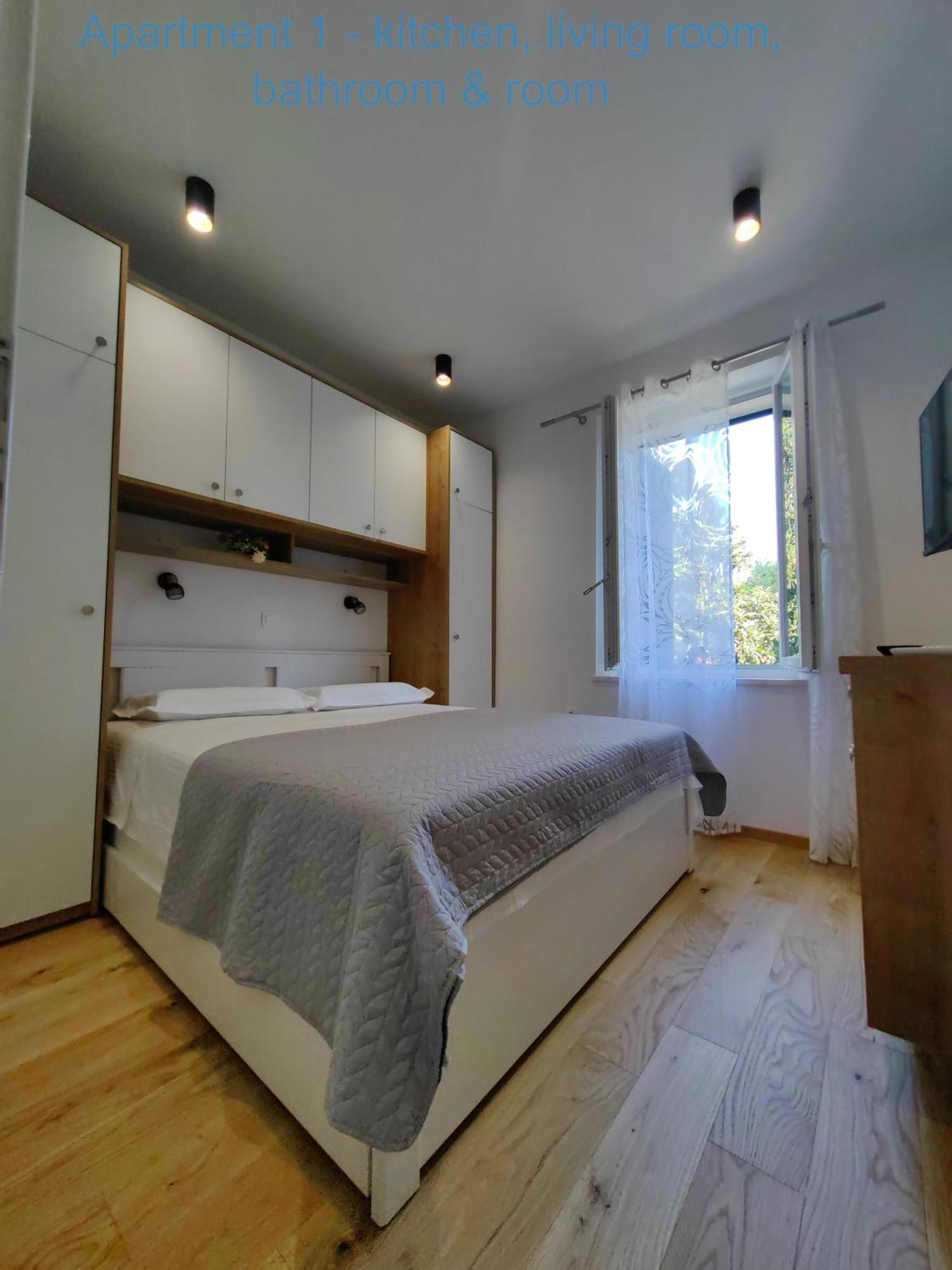 Relax And Enjoy Apartments Spalato Esterno foto