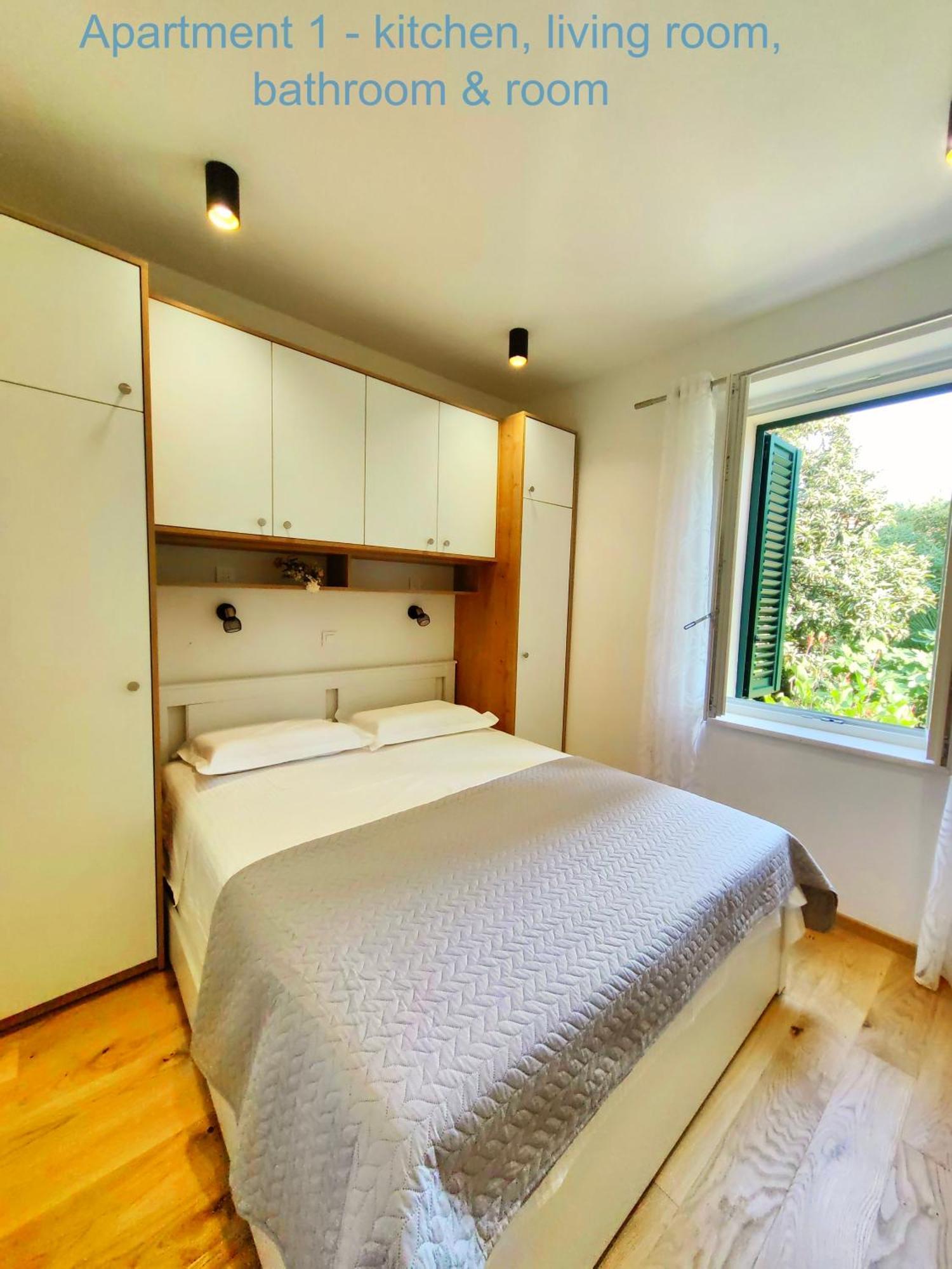 Relax And Enjoy Apartments Spalato Esterno foto