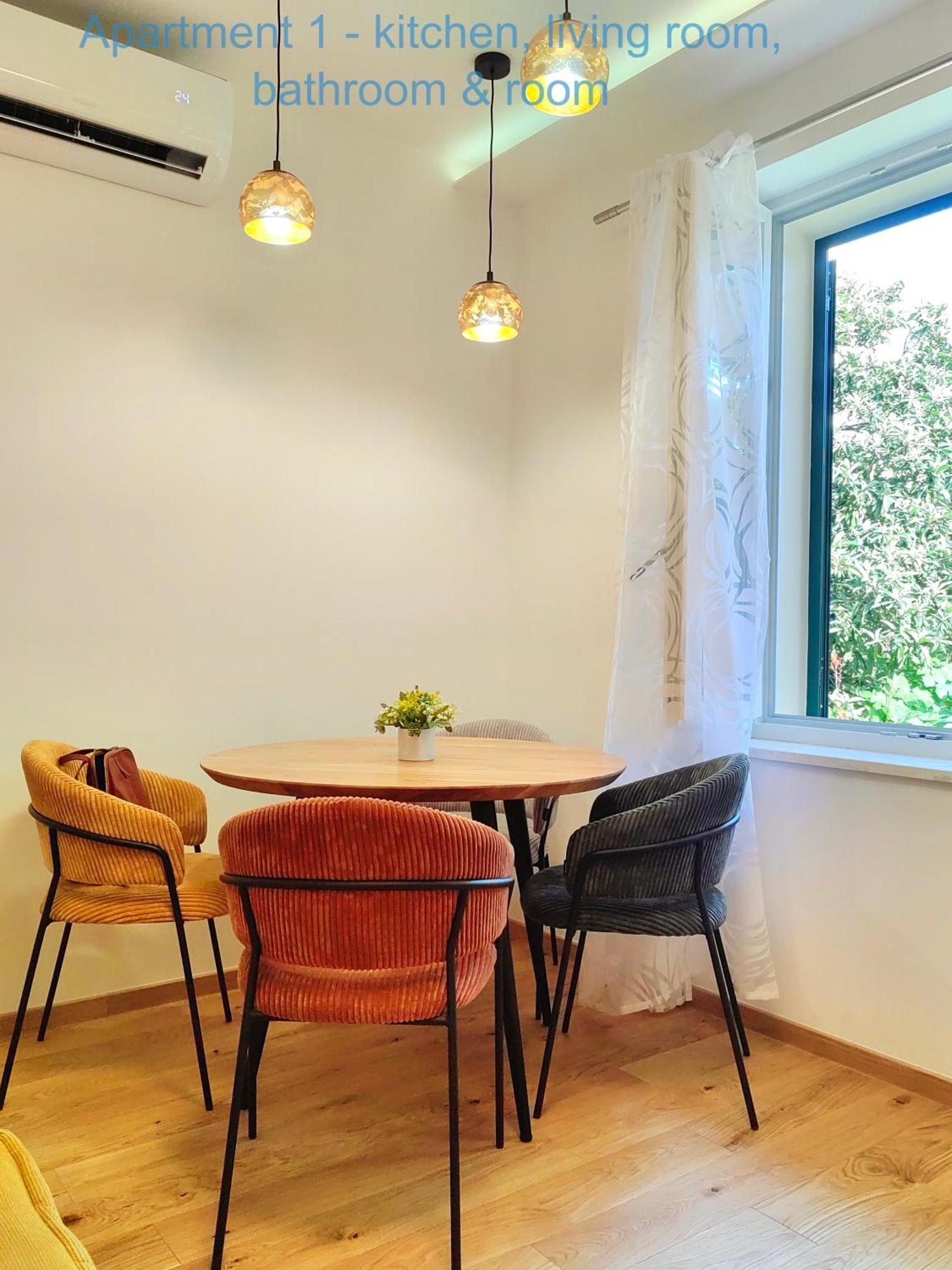 Relax And Enjoy Apartments Spalato Esterno foto