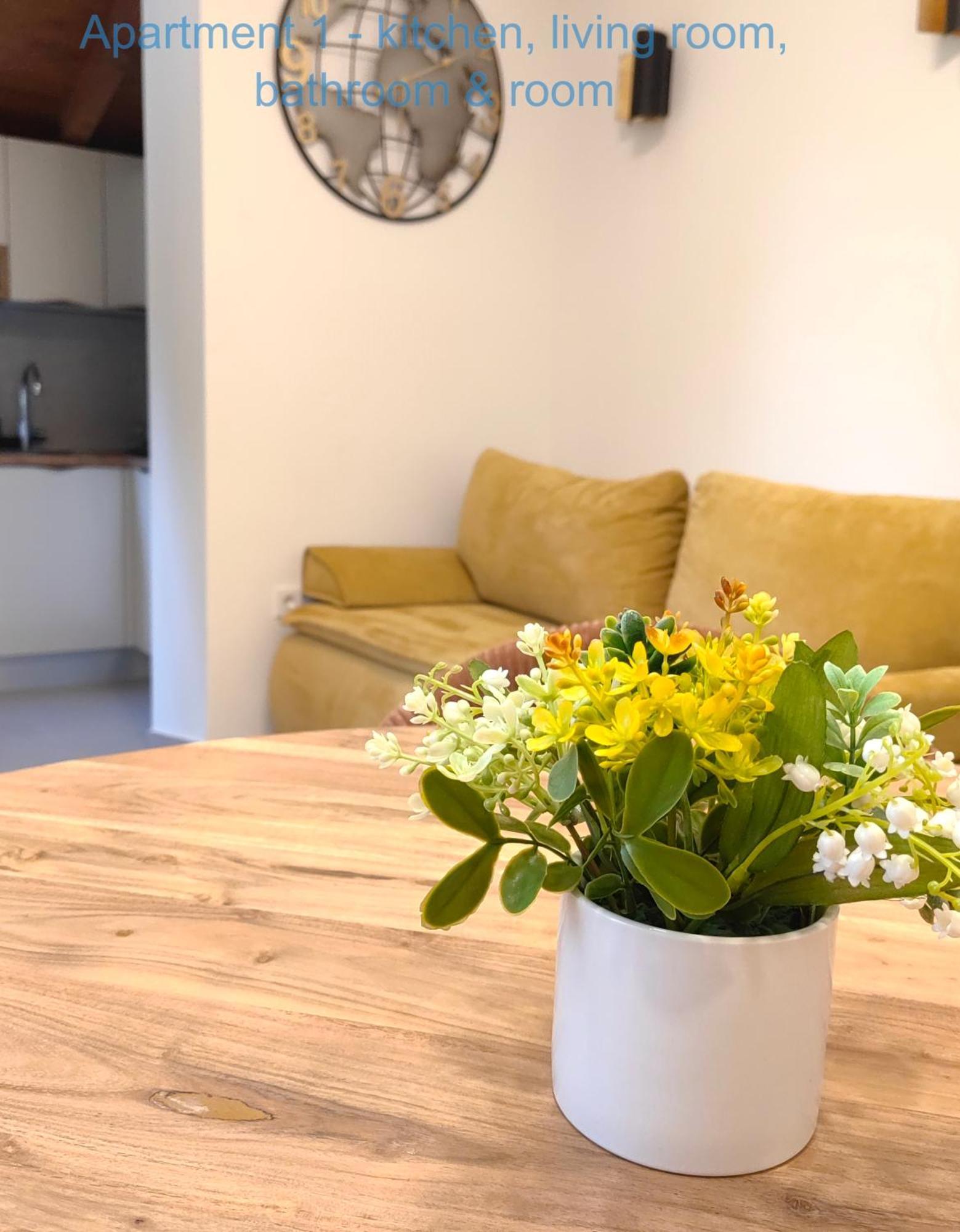 Relax And Enjoy Apartments Spalato Esterno foto